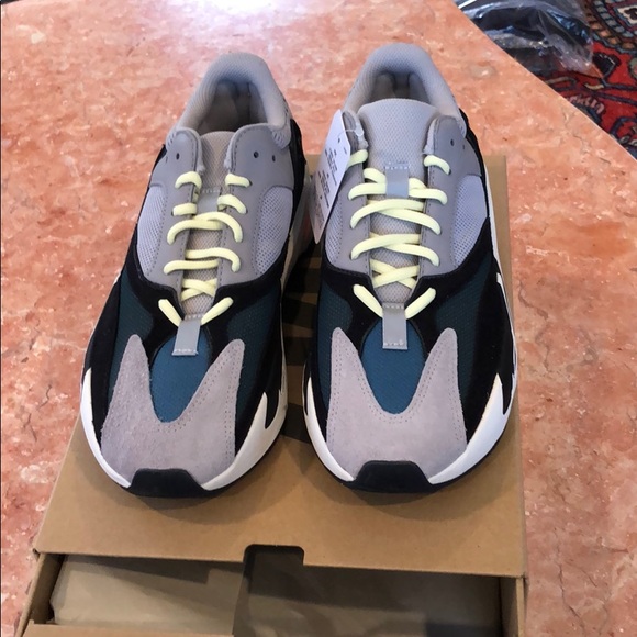 YEEZY BOOST WAVE RUNNER SIZE 9 - Picture 5 of 7